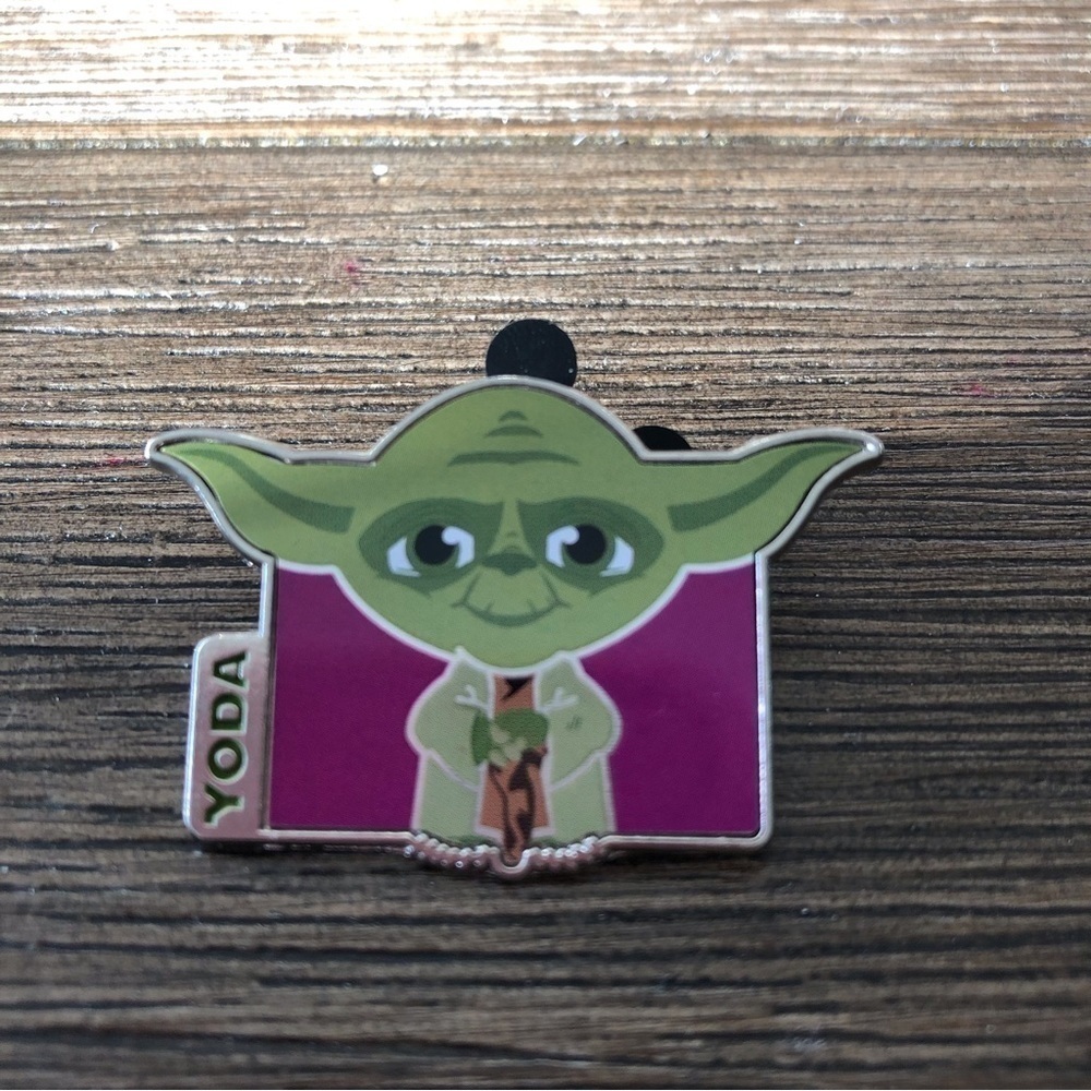 Disney Official Trading Pin: Star Wars: Cute Characters Yoda
